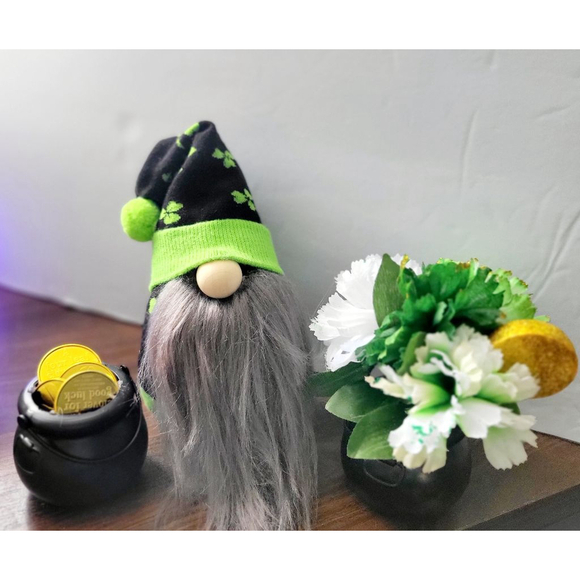 St Patrick's Day Leprechaun gnome - Picture 1 of 9